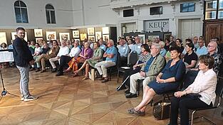 Festivalleiter Benedikt Wiedmann begrüßte die Gäste im Keup-Saal.
