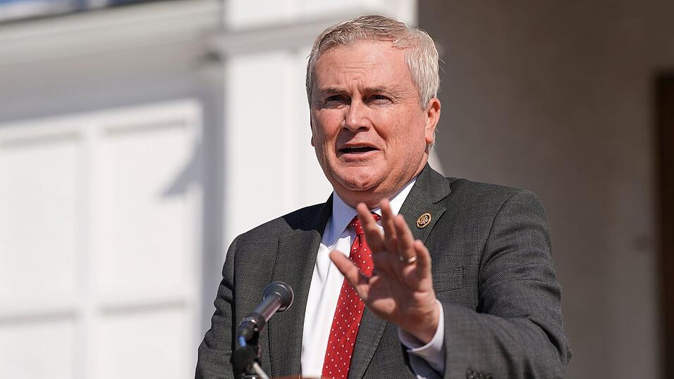 Comers Aussage zufolge reiste Ex-Pr&auml;sident Clinton Dutzende Male mit Epsteins Flugzeug.