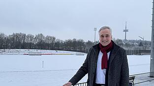 Seit seiner Jugend ist Thomas Burger ehrenamtlich in der Stadt aktiv. Als der Sportverein Post/S&uuml;d 2022 dringend einen neuen Pr&auml;sidenten gesucht hat, habe er nicht tatenlos bleiben k&ouml;nnen, also sprang er ein. Nun sucht Regensburg ein neues Stadtoberhaupt. Er bringe das richtige Gesamtpaket, sagt Burger.