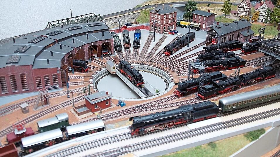 Der Ringlokschuppen ist als eine Art Museum in die Anlage integriert. Der Ringlokschuppen ist als eine Art Museum in die Anlage integriert.