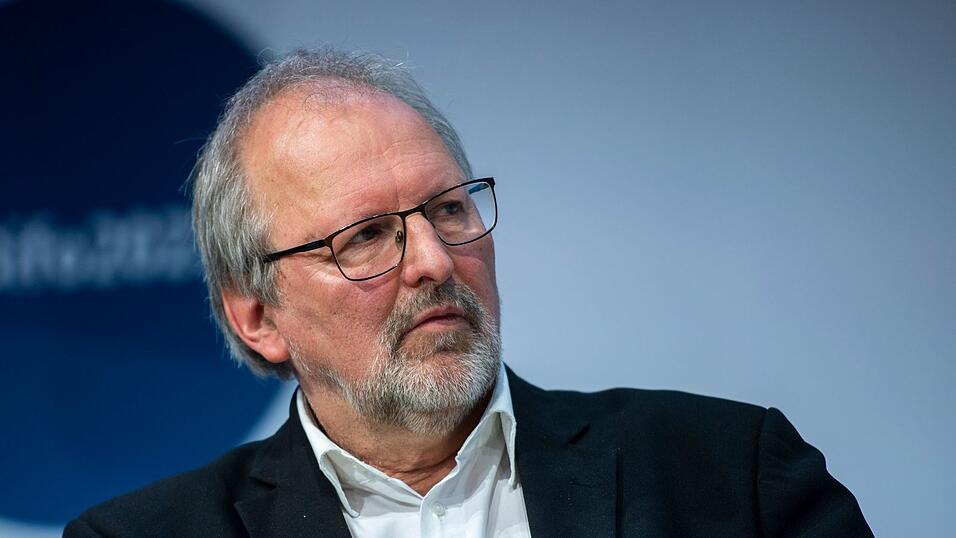 Bildungsexperte Heinz-Peter Meidinger findet den Notentrend an deutschen Schulen bedenklich. (Archivbild) Bildungsexperte Heinz-Peter Meidinger findet den Notentrend an deutschen Schulen bedenklich. (Archivbild)