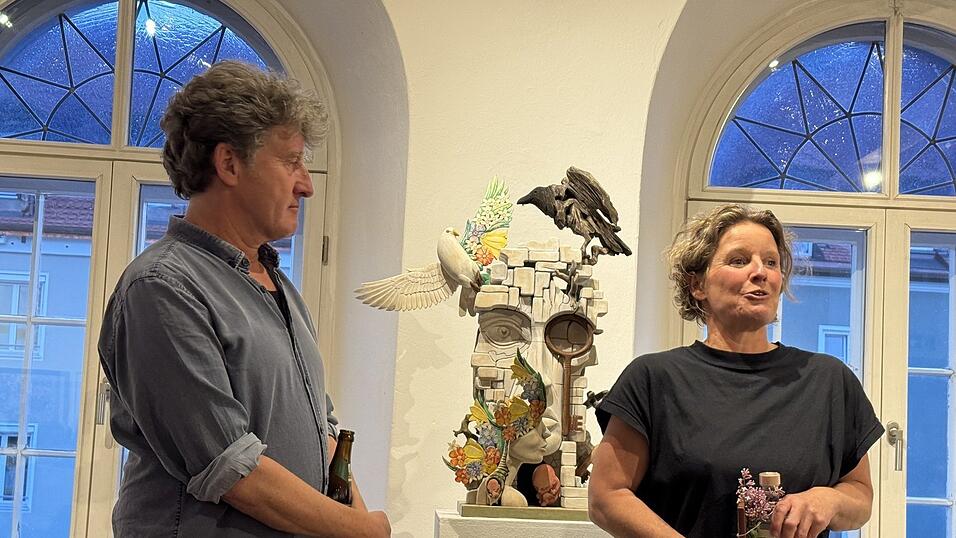 Christina Hagengruber bedankte sich bei Richard Oehmann für den kurzweiligen und lustigen Abend. Christina Hagengruber bedankte sich bei Richard Oehmann für den kurzweiligen und lustigen Abend.