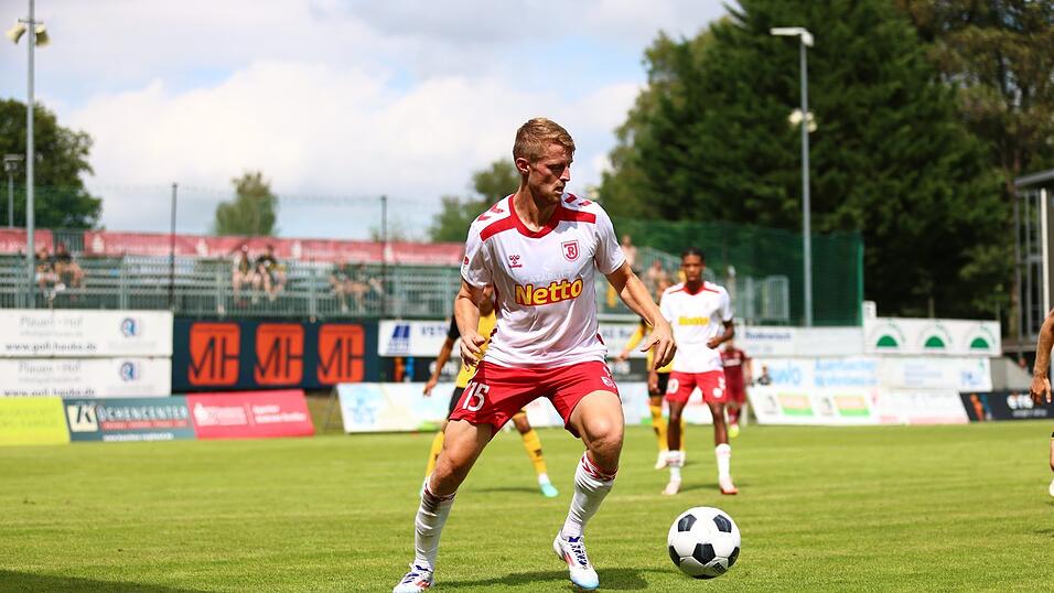 Rückkehr an die alte Wirkungsstätte: Mit dem SSV Jahn ist Sebastian Ernst am Samstag in Hannover gefordert. Rückkehr an die alte Wirkungsstätte: Mit dem SSV Jahn ist Sebastian Ernst am Samstag in Hannover gefordert.