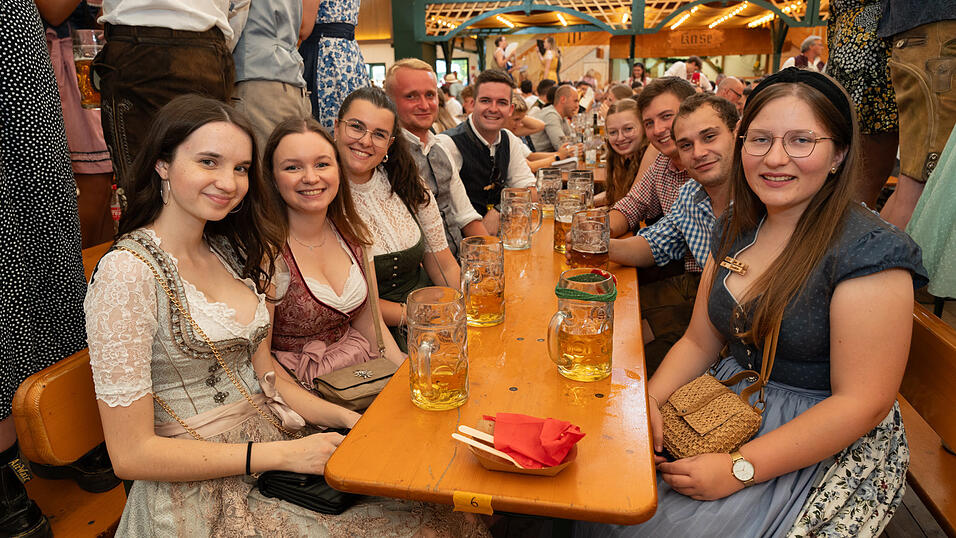 Die Partybilder vom Freitag, 16. August, aus dem Festzelt Nothaft. Die Partybilder vom Freitag, 16. August, aus dem Festzelt Nothaft.