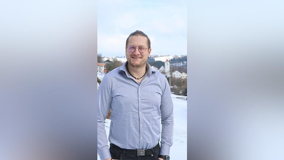 Fabian Janker vertritt derzeit die Altgemeinde Trasching als Ortssprecher im Stadtrat. Als B&uuml;rgermeisterkandidat der Landunion m&ouml;chte er nun seine eigenen Visionen und Ziele umsetzen.
