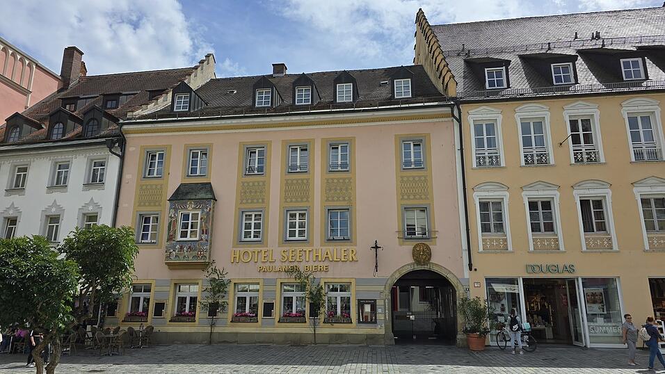 Das Restaurant Seethaler steht seit September leer, doch das &auml;ndert sich nun. Der Straubinger Gastronom Andreas Gmeinwieser will die Gastst&auml;tte voraussichtlich im Juni wiederer&ouml;ffnen.