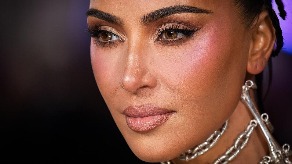 Kim Kardashian hat auf Instagram ein 20-teiliges Foto- und Videoalbum mit Eindrücken der vergangenen Wochen geteilt. (Archivbild) Kim Kardashian hat auf Instagram ein 20-teiliges Foto- und Videoalbum mit Eindrücken der vergangenen Wochen geteilt. (Archivbild)