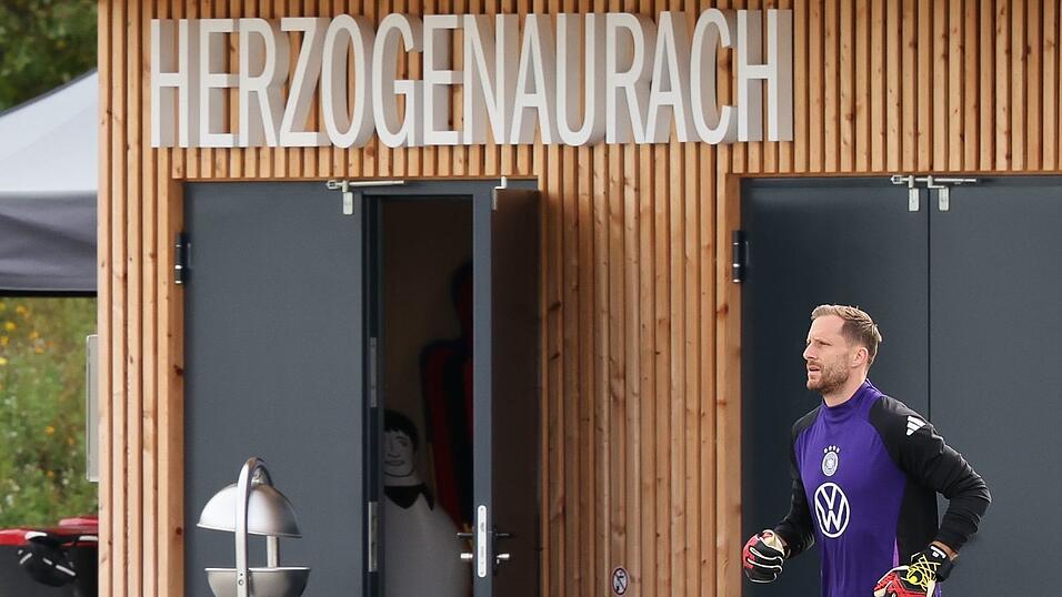 Oliver Baumann ist auf dem Weg zum Trainingsplatz in Herzogenaurach. (Archivbild) Oliver Baumann ist auf dem Weg zum Trainingsplatz in Herzogenaurach. (Archivbild)
