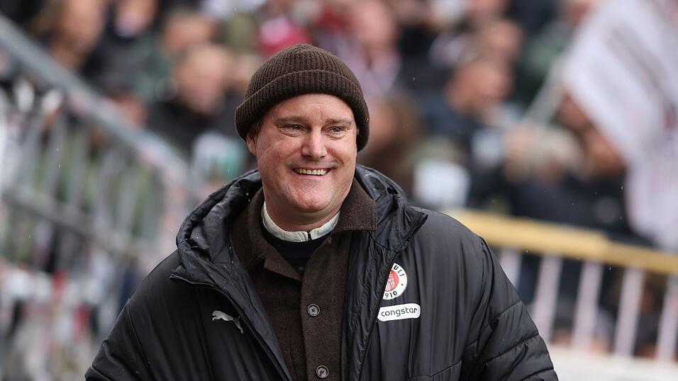 Wollte gern mit Trainer Alexander Blessin weitermachen: St. Pauli-Pr&auml;sident Oke G&ouml;ttlich.