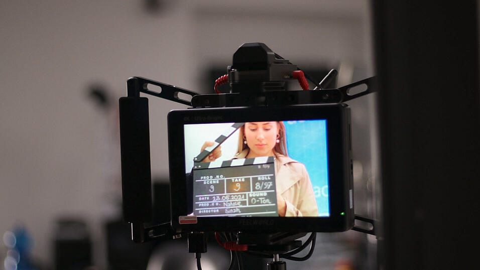 Hinter den Kulissen des Videodrehs. Hinter den Kulissen des Videodrehs.