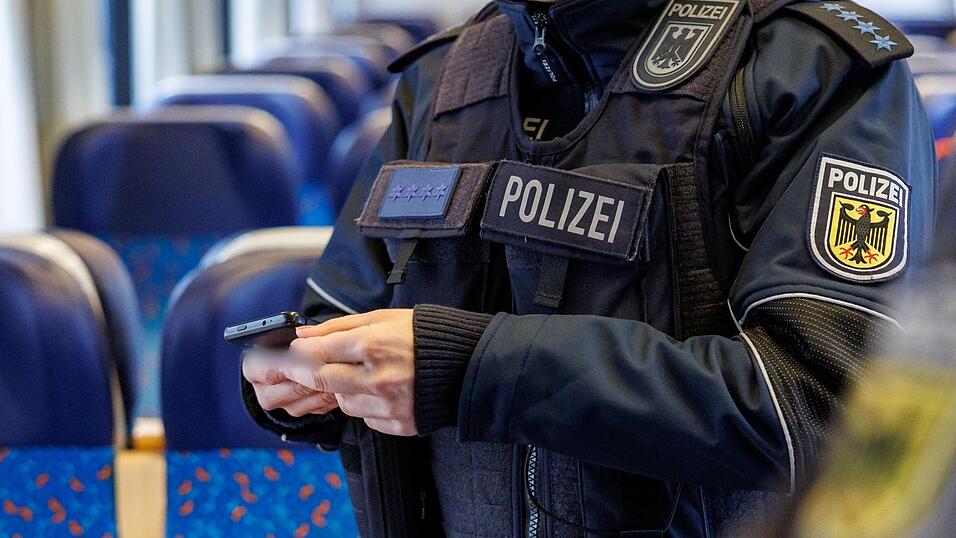 Drei Männer waren mit ihren Klagen gegen Personenkontrollen an der Grenze erfolgreich. (Illustration) Drei Männer waren mit ihren Klagen gegen Personenkontrollen an der Grenze erfolgreich. (Illustration)