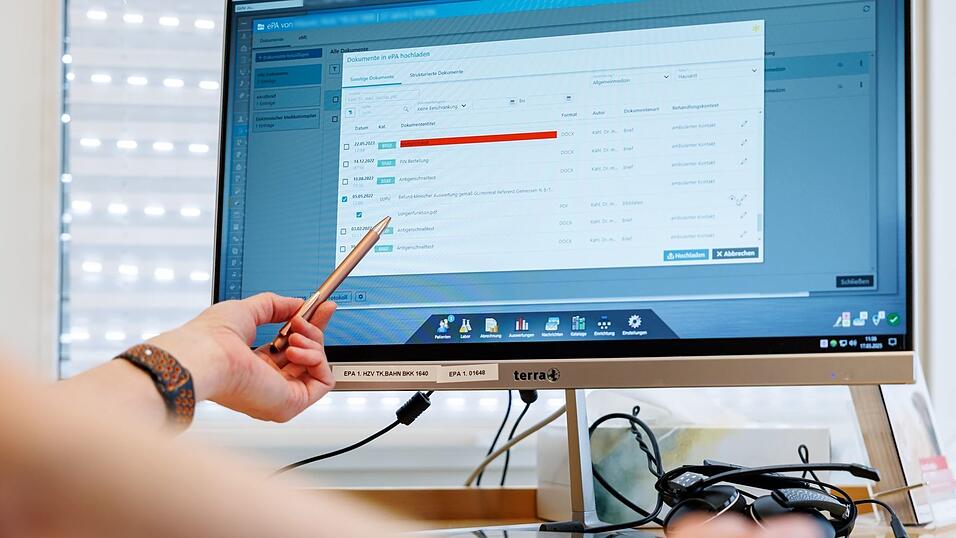 Die E-Akten sollen wichtige Gesundheitsdaten b&uuml;ndeln. (Archivbild)