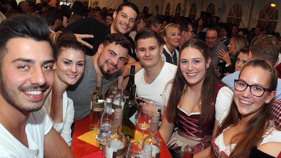 Die besten Bilder vom Wein- und Wei&szlig;bierfest des Burschenvereins Arth und der M&auml;dchengruppe.