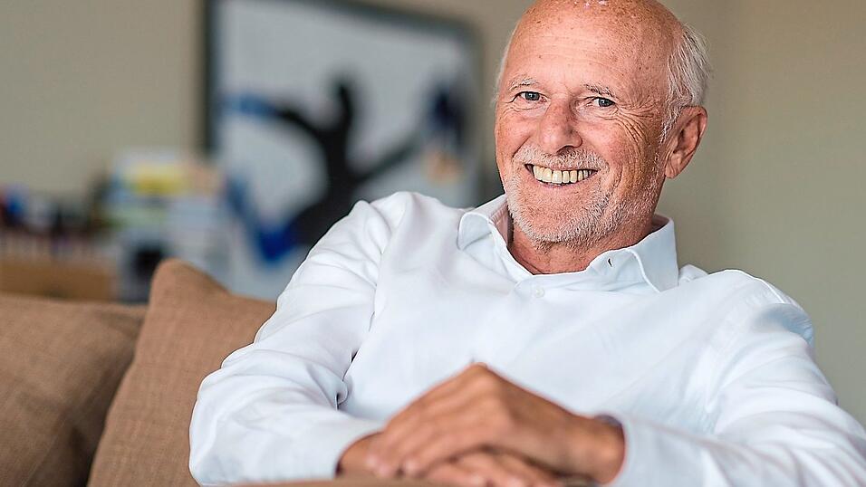 Dirk Roßmann gründete 1972 in Burgwedel den ersten deutschen Selbstbedienungs-Drogeriemarkt. 2018 landete er mit der Autobiografie '... dann bin ich auf den Baum geklettert!' einen Bestseller. Der zweifache Vater ist sozial engagiert, setzt sich für den Klimaschutz ein und ist Mitbegründer der Deutschen Stiftung Weltbevölkerung. Dirk Roßmann gründete 1972 in Burgwedel den ersten deutschen Selbstbedienungs-Drogeriemarkt. 2018 landete er mit der Autobiografie '... dann bin ich auf den Baum geklettert!' einen Bestseller. Der zweifache Vater ist sozial engagiert, setzt sich für den Klimaschutz ein und ist Mitbegründer der Deutschen Stiftung Weltbevölkerung.