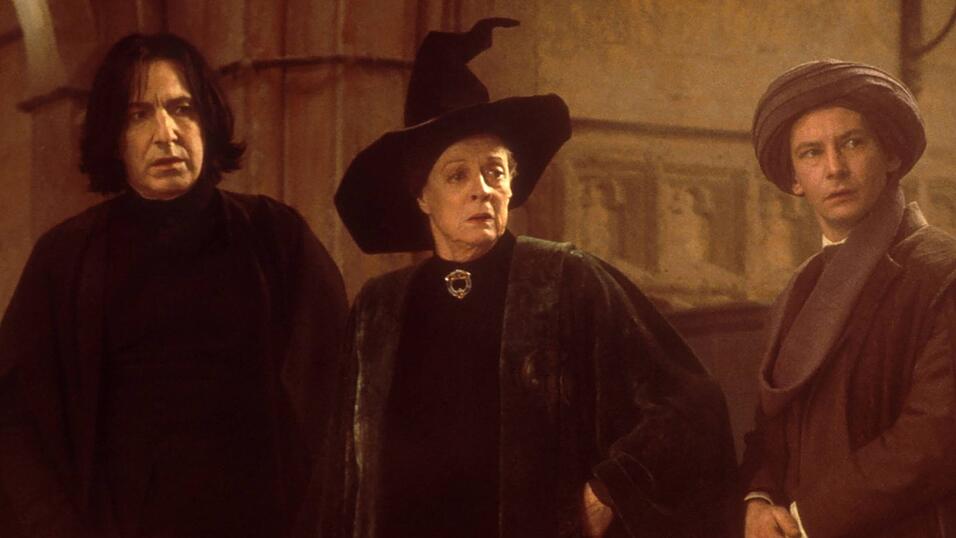 Die Hogwarts-Lehrer Severus Snape (Alan Rickman), Minerva McGonagall (Maggie Smith) und Quirinus Quirrell (Ian Hart) in 'Harry Potter und der Stein der Weisen'. Die Hogwarts-Lehrer Severus Snape (Alan Rickman), Minerva McGonagall (Maggie Smith) und Quirinus Quirrell (Ian Hart) in 'Harry Potter und der Stein der Weisen'.