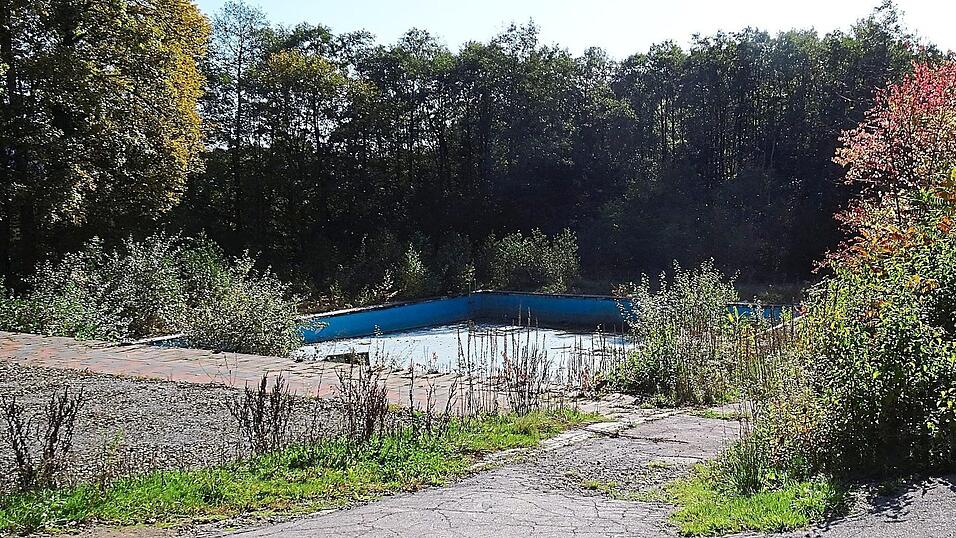 Im ehemaligen Freibadgelände beginnen noch im Juni die Arbeiten zur Umgestaltung. Im ehemaligen Freibadgelände beginnen noch im Juni die Arbeiten zur Umgestaltung.