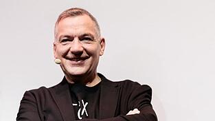 Jan van Aken gibt zu, dass er rhetorisch auch mal 'über die Stränge' schlägt. 'Aber manchmal muss man die Wahrheit aussprechen.'