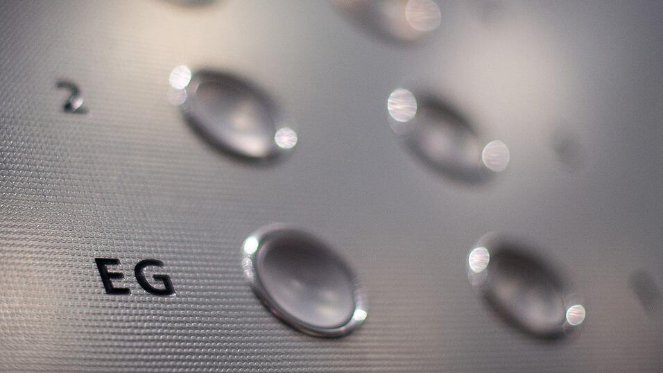 Die Zahl der vom Tüv festgestellten Mängel an Aufzügen ist im vergangenen Jahr gestiegen. (Archivbild) Die Zahl der vom Tüv festgestellten Mängel an Aufzügen ist im vergangenen Jahr gestiegen. (Archivbild)