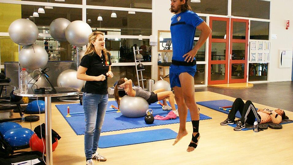 Annika Eichhorn testete mit ihrer mobilen Leistungsdiagnostik 'Ready to go' den türkischen Erstligisten Osmanlispor in Trainingslager in den Niederlanden. Annika Eichhorn testete mit ihrer mobilen Leistungsdiagnostik 'Ready to go' den türkischen Erstligisten Osmanlispor in Trainingslager in den Niederlanden.
