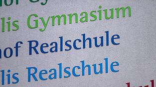 Fast überall fehlen Lehrer - bald ganz besonders an Gymnasien. (Archivbild)