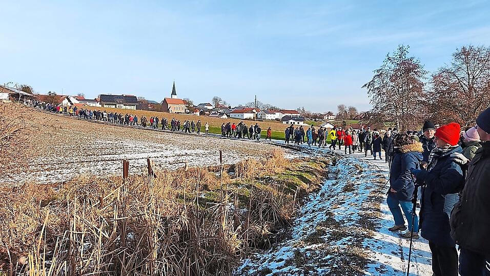 200 Wanderer nahmen teil.