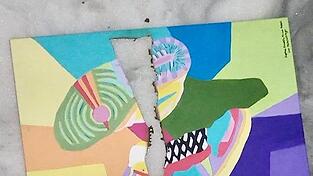 Dieses Bild hatten sie mit einem Feuerzeug angez&uuml;ndet.