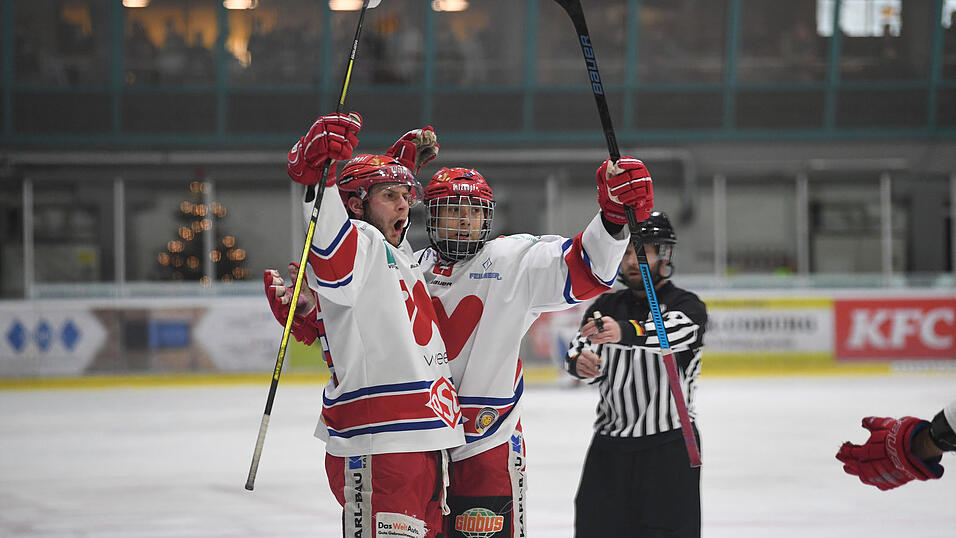 Der Deggendorfer SC hat das ostbayerische Derby bei den Eisbären Regensburg gewonnen. Der Deggendorfer SC hat das ostbayerische Derby bei den Eisbären Regensburg gewonnen.