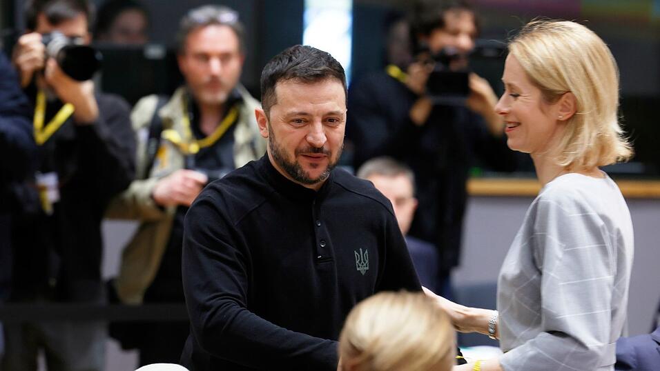 Der im Weißen Haus gedemütigte ukrainische Präsident wurde mit offenen Armen empfangen.