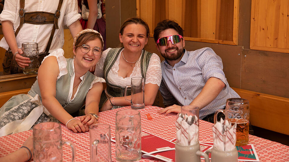 Die Partybilder vom Sonntag, 10. August, aus dem Festzelt Krönner. Die Partybilder vom Sonntag, 10. August, aus dem Festzelt Krönner.
