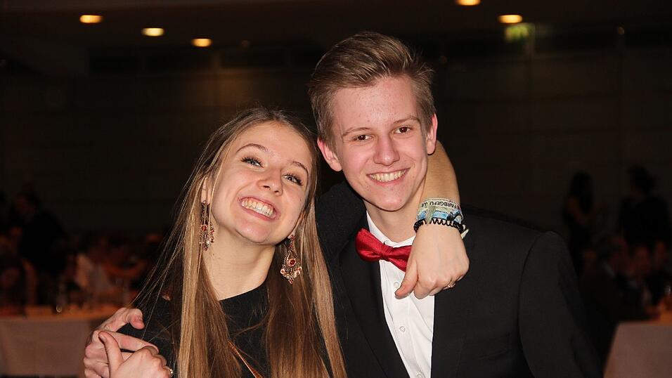 Die Bilder vom Abschlussball der Tanzschule Seidel in der Fraunhofer-Halle am 28. November. Die Bilder vom Abschlussball der Tanzschule Seidel in der Fraunhofer-Halle am 28. November.