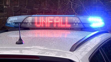 Bei dem Unfall wurde eine Person schwer verletzt. (Symbolbild)