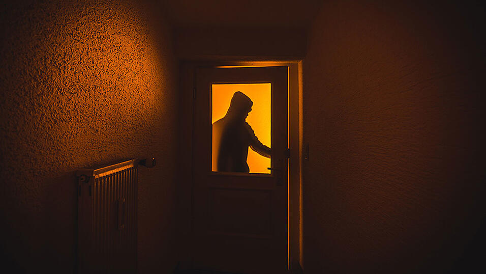 In Regensburg hat ein Unbekannter sich in die Wohnung einer Seniorin geschlichen. (Symbolbild) In Regensburg hat ein Unbekannter sich in die Wohnung einer Seniorin geschlichen. (Symbolbild)