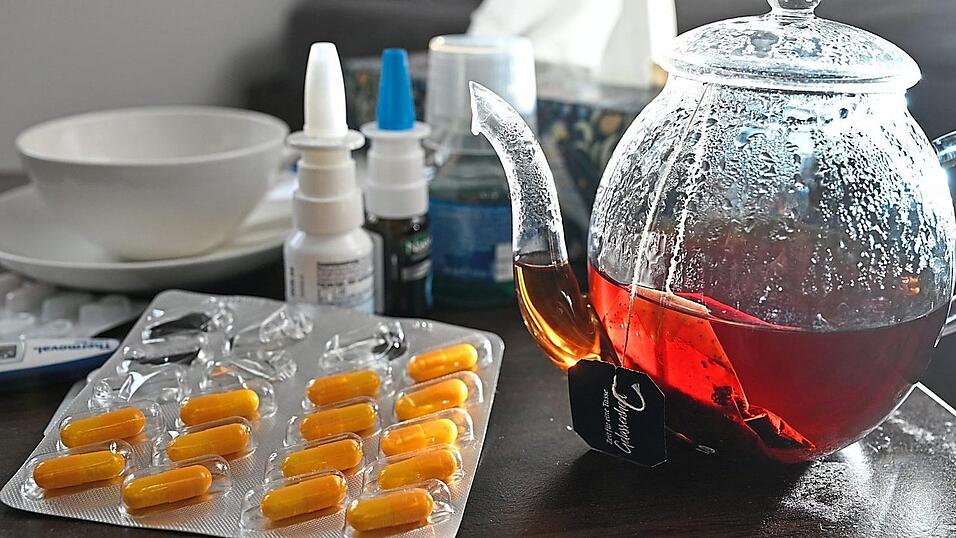 Teekanne und Medikamente: So sehen gerade viele Nachttische auch in Straubing aus.