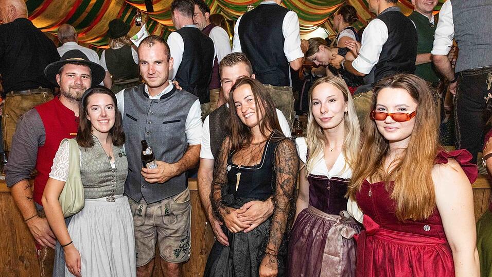 Die Partybilder vom Sonntag, 16. August, aus dem Festzelt Weckmann. Die Partybilder vom Sonntag, 16. August, aus dem Festzelt Weckmann.