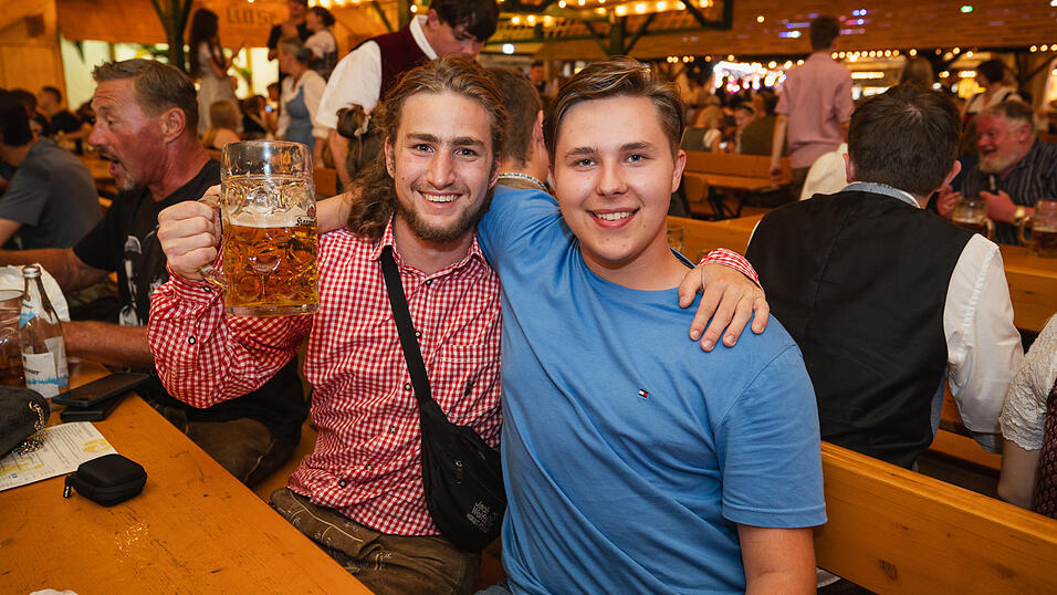 Die Partybilder vom Sonntag, 18. August, aus dem Festzelt Nothaft. Die Partybilder vom Sonntag, 18. August, aus dem Festzelt Nothaft.