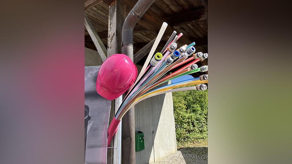 Trotz eines unterschriebenen Vertrags zum Ausbau des Glasfasernetzes in Au hat die Telekom ihren Hut genommen. Die bittere Folge: Der Markt kommt beim Breitbandausbau nicht weiter voran.