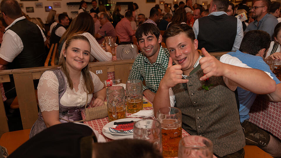 Die Partybilder vom Freitag, 11. August 2023, aus dem Festzelt Greindl. Die Partybilder vom Freitag, 11. August 2023, aus dem Festzelt Greindl.