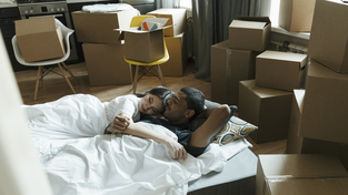 Die erste gemeinsame Wohnung kann für viele Paare eine unangenehme Wahrheit ans Licht bringen.