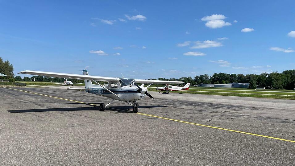 Auf diesem Gelände an der Ellermühle landen die Flugzeuge seit 1962 - damals noch ausschließlich auf einer Grasbahn.