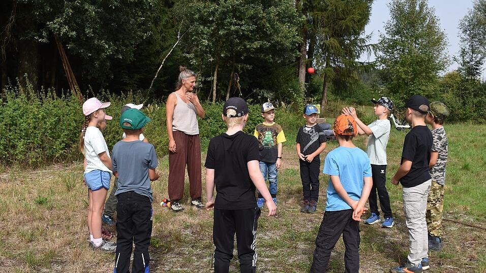 Das Ballspiel zu Beginn des Vormittags diente dazu, die Namen gegenseitig zu erlernen. Das Ballspiel zu Beginn des Vormittags diente dazu, die Namen gegenseitig zu erlernen.