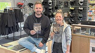 Andreas Stadler, Leiter Marketing & Kommunikation am Großen Arber, sowie Steffi Koller, Leiterin von Bikeschule und -shop am Großen Arber. Andreas Stadler, Leiter Marketing & Kommunikation am Großen Arber, sowie Steffi Koller, Leiterin von Bikeschule und -shop am Großen Arber.