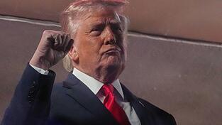 Trump demonstriert Macht. Trump demonstriert Macht.
