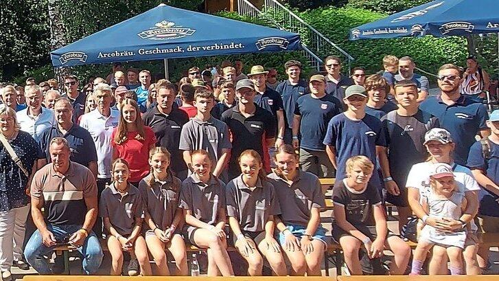 Mehr als 300 ehrenamtliche Kräfte waren mit ihren Familien in den Bayern-Park eingeladen. Es sollte ein Zeichen der Wertschätzung für die geleistete Arbeit sein. Mehr als 300 ehrenamtliche Kräfte waren mit ihren Familien in den Bayern-Park eingeladen. Es sollte ein Zeichen der Wertschätzung für die geleistete Arbeit sein.