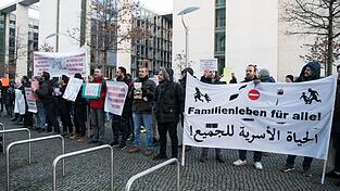 Über den Familiennachzug für Geflüchtete wird seit Jahren gestritten. (Archivfoto) Über den Familiennachzug für Geflüchtete wird seit Jahren gestritten. (Archivfoto)