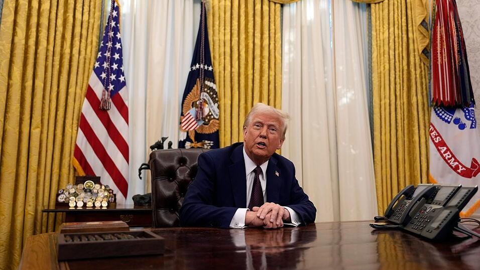 Trump ist der Meinung, Selenskyj hätte sich nicht auf den Kampf mit Russland einlassen dürfen. Trump ist der Meinung, Selenskyj hätte sich nicht auf den Kampf mit Russland einlassen dürfen.