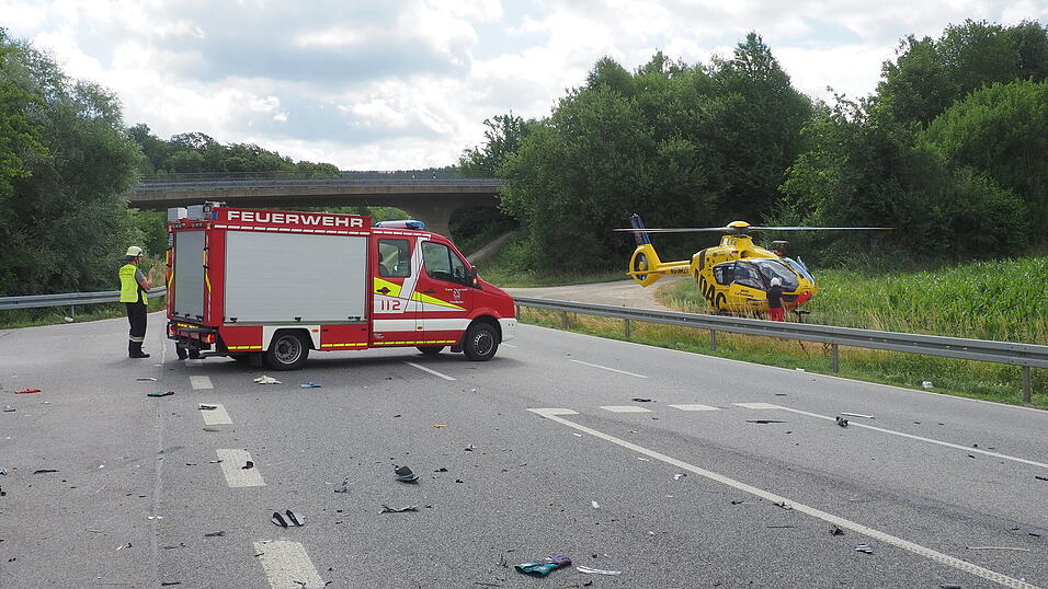 Im Landkreis Dingolfing-Landau ist es am Dienstagvormittag zu einem schweren Verkehrsunfall gekommen. Im Landkreis Dingolfing-Landau ist es am Dienstagvormittag zu einem schweren Verkehrsunfall gekommen.