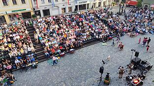 Am 6. August findet wieder das Volksfestvorfreudentribünenfest auf dem Ludwigsplatz sttt. Am 6. August findet wieder das Volksfestvorfreudentribünenfest auf dem Ludwigsplatz sttt.