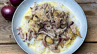 Diese Wochen zeigen die Foodblogger, wie man ein saftiges und zartes Putengeschnetzeltes kocht.