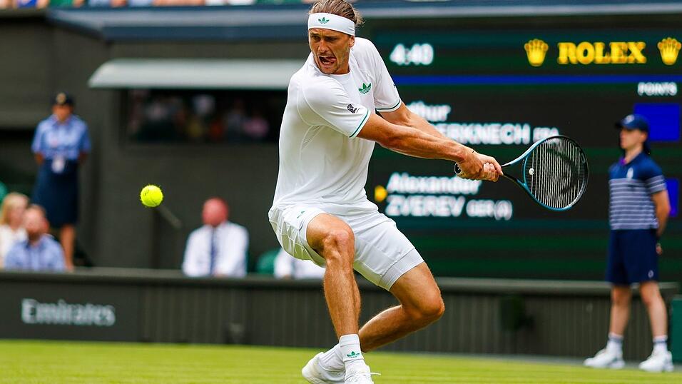 Alexander Zverev schied im vergangenen Jahr beim Rasenklassiker bereits in der ersten Runde aus. (Archivbild) Alexander Zverev schied im vergangenen Jahr beim Rasenklassiker bereits in der ersten Runde aus. (Archivbild)