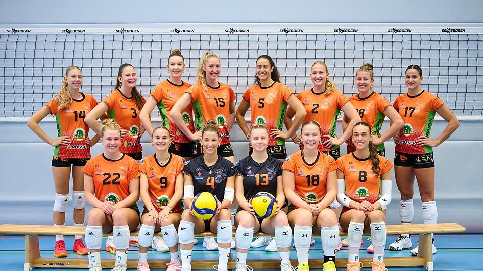 Startet am Samstag in die Saison der 2. Liga Pro: das Team von NawaRo Straubing, hinter, v. l. : Nora Melzl, Anna Liefke, Paula Schröer, Marie Hänle, Laura Bergmann, Hannah Semmler, Annika Helf, Chiara Ammirati; vorn: Jordan Karlen, Olivia Stich, Jana Krause, Lilly Bietau, Helene Kreyßig, Alyvia Johnson. Es fehlt: Marlene Rieger. Startet am Samstag in die Saison der 2. Liga Pro: das Team von NawaRo Straubing, hinter, v. l. : Nora Melzl, Anna Liefke, Paula Schröer, Marie Hänle, Laura Bergmann, Hannah Semmler, Annika Helf, Chiara Ammirati; vorn: Jordan Karlen, Olivia Stich, Jana Krause, Lilly Bietau, Helene Kreyßig, Alyvia Johnson. Es fehlt: Marlene Rieger.